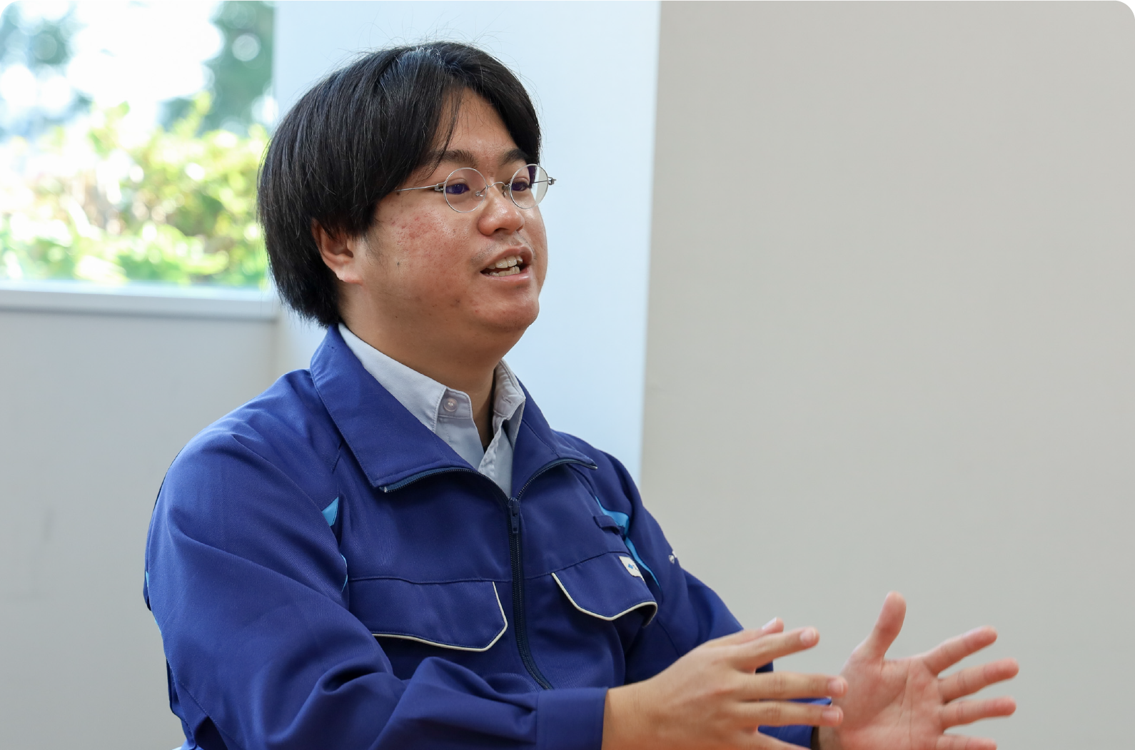 オフィスでさまざまな作業を担当